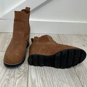 Gently used women’s booties from Target. No damage.